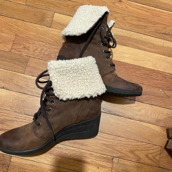 Ugg Leather Zea Lace Up Boots - Picture 1 of 2